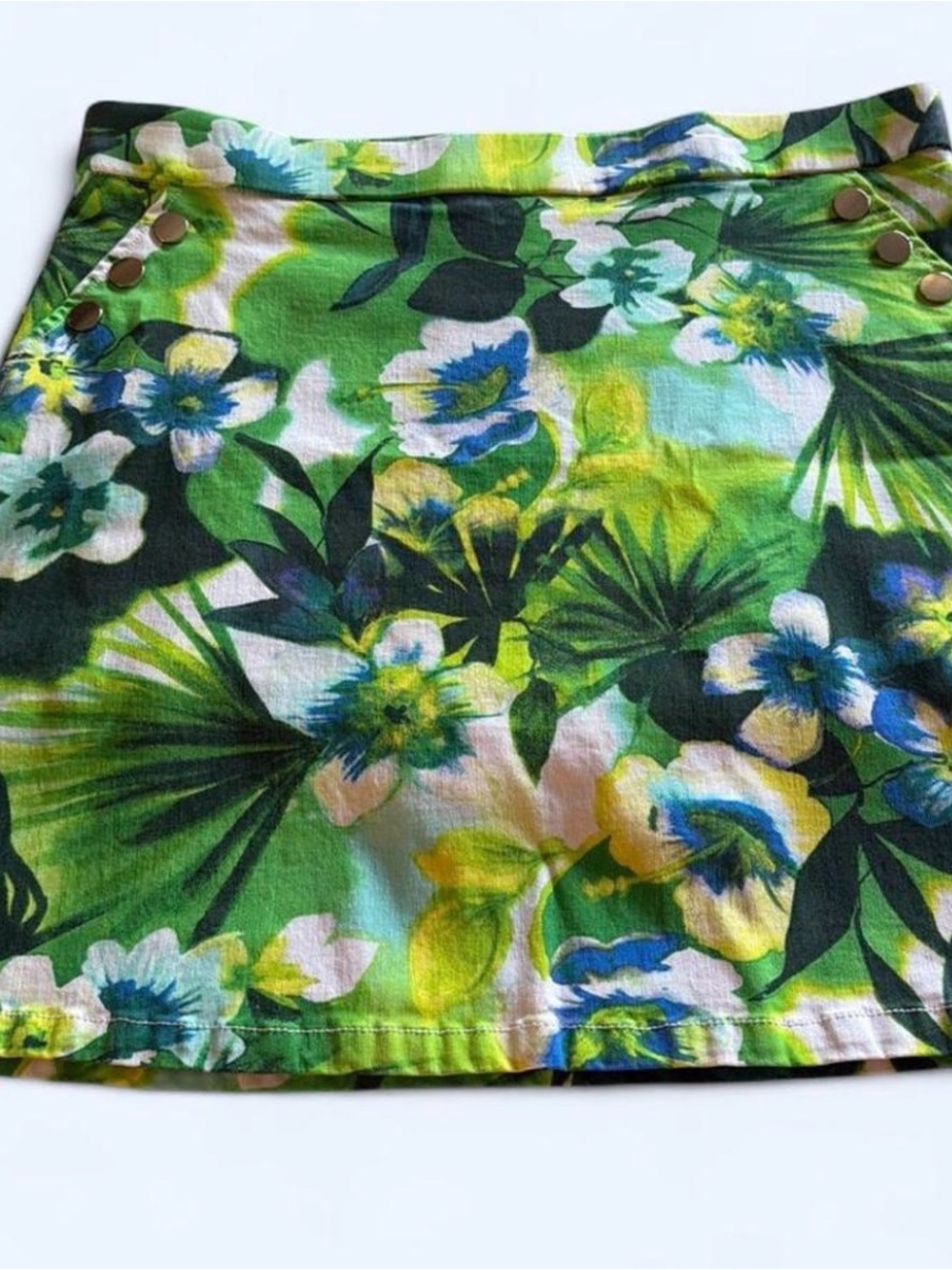 Women’s  Large Green Floral Mini Skirt/Skort by Onque Casual. Comfort & Style.